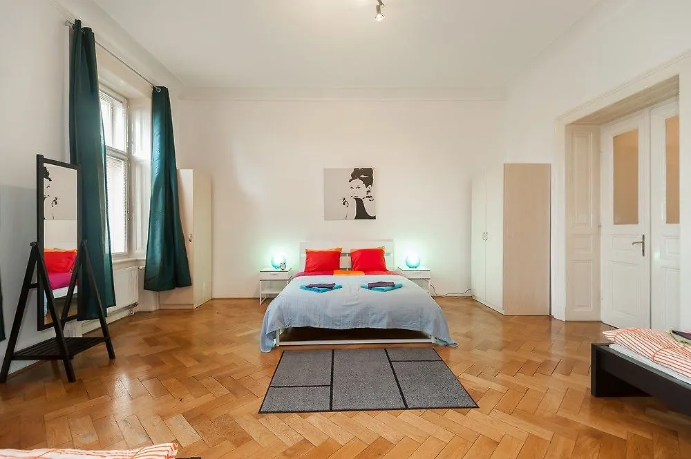 Prague Hostel Na Smetance 0*,
